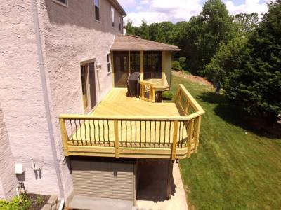 2nd-floor-deck-enclosed-room.JPG (586 KB)