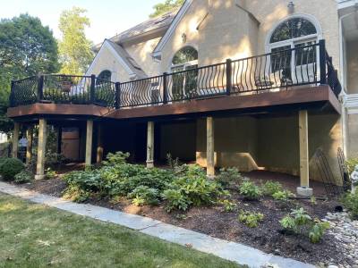 large-deck-supports-metal-railing-included-min.jpg (729 KB)